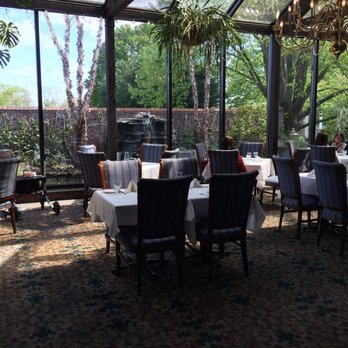 Dan'l Webster Main Restaurant - Breakfast dining room - New American Near Me - Sandwich, Massachusetts