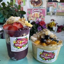 Tropic Hollywood - Layered Açai and a Tropic Yellow Smoothie Bowl