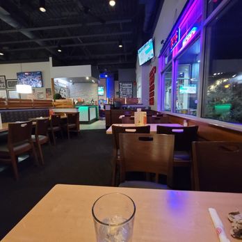 Boston Pizza - Dining room - Pizza Near Me - Langford, British Columbia Boston Pizza - Dining room - Pizza Near Me - Langford, British Columbia