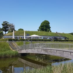 Restaurant Charlottenlund Fort - Når solen skinner er dette måske det bedste sted nord for København at nyde både mad, natur og hinandens selskab :)