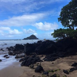 Viewing Alau island from Koki Beach.