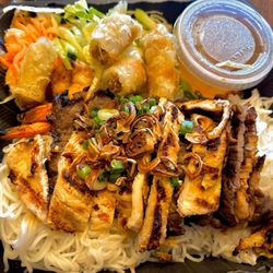 Pho Lu'u - Combo mixed BUN bowl. Chicken, steak and shrimp