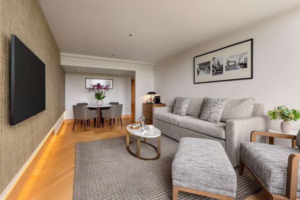 Royal Garden Hotel by null