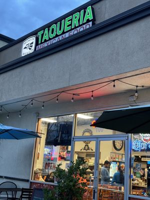 Taqueria Hecho en México by null