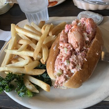 Crows Nest - Lobster roll - Seafood Near Me - Warwick, Rhode Island