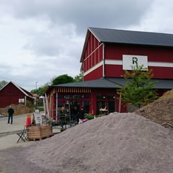 Rudenstams Gårdsbutik - Gårdsbutiken. Håller på att bygga ut. Kyllager och sortering av frukt ovanpå.