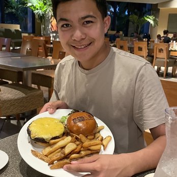 Bibas Courtyard Grill - Bibas Burger - American Near Me - Honolulu, Hawaii Bibas Courtyard Grill - Bibas Burger - American Near Me - Honolulu, Hawaii