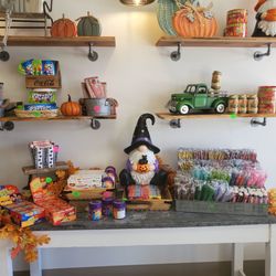 CoCo's Candy and Creamery - Cute display