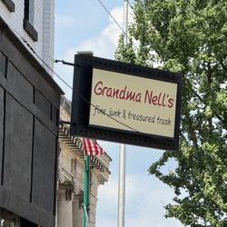 Grandma Nell's - Signage.