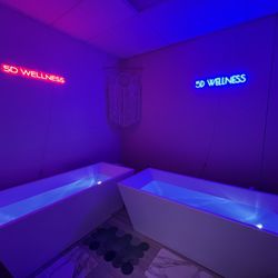 5d Wellness - Hot tub and cold plunge