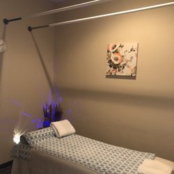 Brighton Massage - One of the clean and tidy massage beds/rooms that we have available