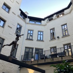 Apartment courtyard connected to the restaurant's building