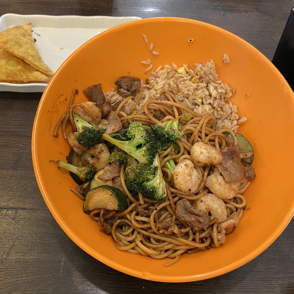 Khans Mongolian Grill - Noodles, broccoli, shrimp, zucchini, shrimp, Cajun pork and cracked pepper, 1 scoop of the house sauce and 2 scoops of the teriyaki. - Mongolian Near Me - Kill Devil Hills, North Carolina