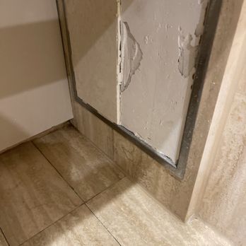Warwick Paris - Dirty bathroom - Hotels Near Me - Paris, 75 Warwick Paris - Dirty bathroom - Hotels Near Me - Paris, 75