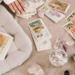 Psychic Maya - Look into the Tarot Card Readings!