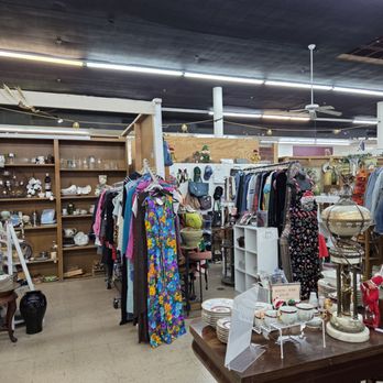 Cameron Trading Co Antique Mall - Antiques Near Me - Waco, Texas Cameron Trading Co Antique Mall - Antiques Near Me - Waco, Texas