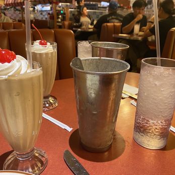 Bob’s Big Boy - The best chocolate-banana milkshake I've ever had!!!! - American Near Me - Burbank, California
