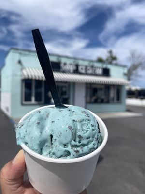 Lolly's Creamery by null