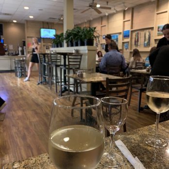 a Tavola! - Dining room. - Italian Near Me - Greenville, North Carolina