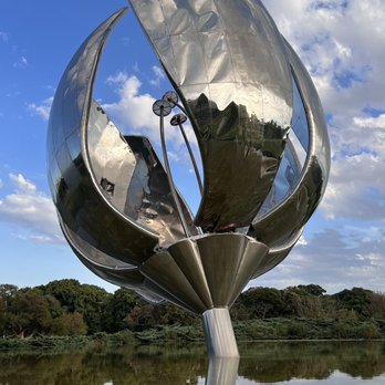 Floralis Generica - Parks Near Me - Buenos Aires, C