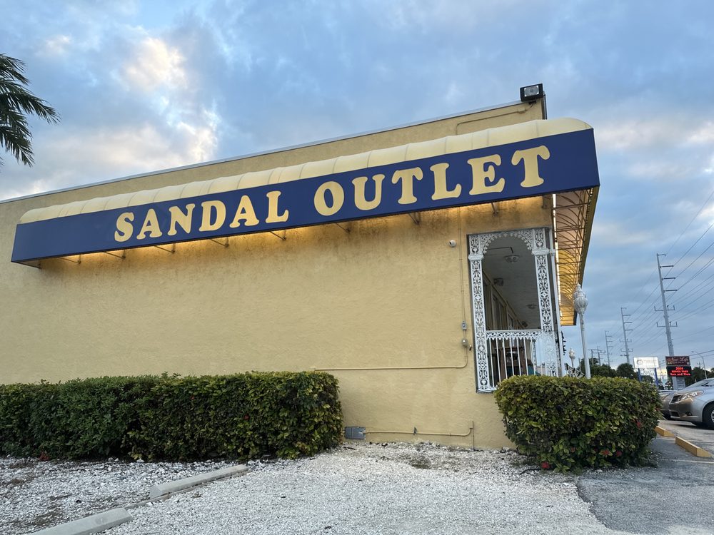 Sandal Outlet Image