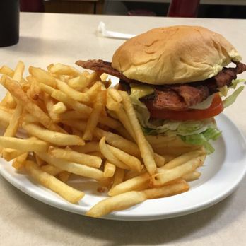 Dave's Diner - Bacon cheeseburger and French Fries - Diners Near Me - Affton, Missouri