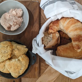 Magnolia Table - Jo's biscuits with strawberry butter Bread basket - Breakfast & Brunch Near Me - Waco, Texas Magnolia Table - Jo's biscuits with strawberry butter Bread basket - Breakfast & Brunch Near Me - Waco, Texas