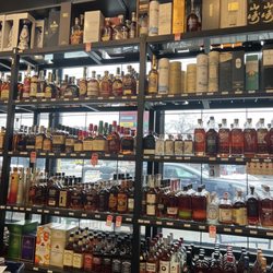 Hum's Liquor Store