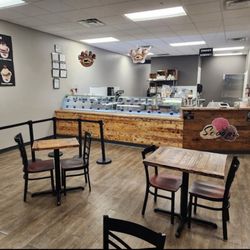 Scoops Ice Cream - Interior