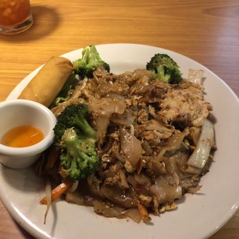 Thai Texas - Pad see ew with chicken - Thai Near Me - Arlington, Texas Thai Texas - Pad see ew with chicken - Thai Near Me - Arlington, Texas