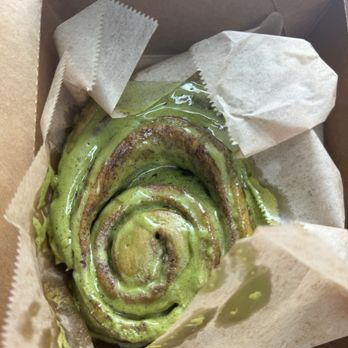 Badash Bakes - Matcha cinnamon rolls 10/10 - Bakeries Near Me - Pasadena, California