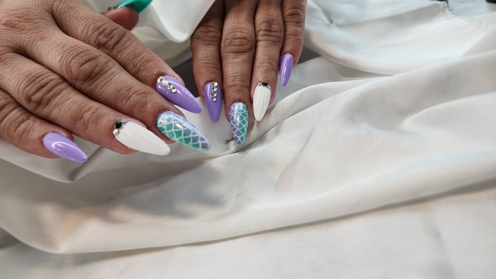 Mystique Nails & Spa Logo