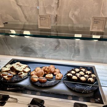 Sapphire Lounge - Grab and eat food - Airport Lounges Near Me - Phoenix, Arizona Sapphire Lounge - Grab and eat food - Airport Lounges Near Me - Phoenix, Arizona