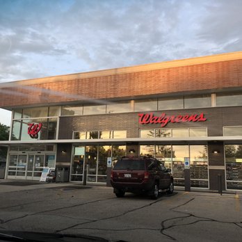 Walgreens - a car parked in front of the store - Drugstores Near Me - Oak Park, Illinois Walgreens - a car parked in front of the store - Drugstores Near Me - Oak Park, Illinois
