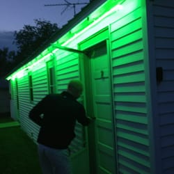Hillcrest Motel - Excellent outdoor lighting.