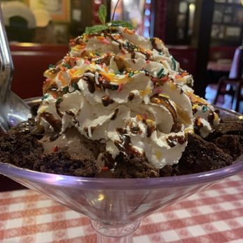Buca di Beppo Italian Restaurant - Huge Brownie sundae - Italian Near Me - Universal City, California Buca di Beppo Italian Restaurant - Huge Brownie sundae - Italian Near Me - Universal City, California