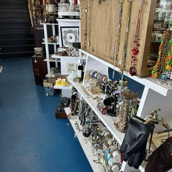 Hunt and Gather - Used, Vintage & Consignment Near Me - Norfolk, Virginia Hunt and Gather - Used, Vintage & Consignment Near Me - Norfolk, Virginia