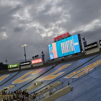 Rose Bowl Stadium - Stadiums & Arenas Near Me - Pasadena, California