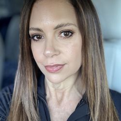 Blow And Go Salon - Straight And Sleek