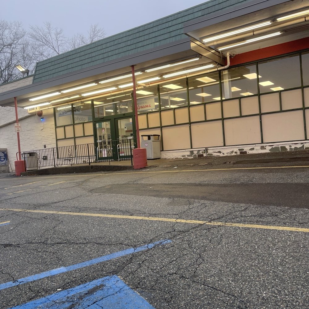 Walgreens - Main entrance - Cosmetics & Beauty Supply Near Me - Englewood, New Jersey