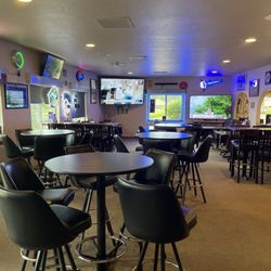 South Ridge Golf & Pub - Main bar area.