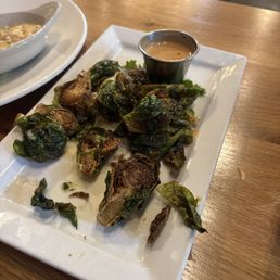Crispy Brussels Sprouts (V) Crispy Brussels Sprouts (V)