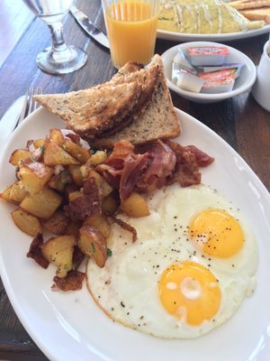 On Point Bistro by null