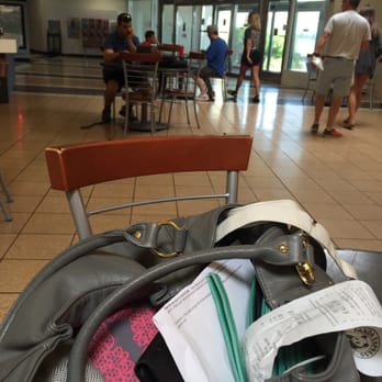 Sbarro DeKalb Oasis Travel Plaza - Flys everywhere. - Food Court Near Me - Dekalb, Illinois