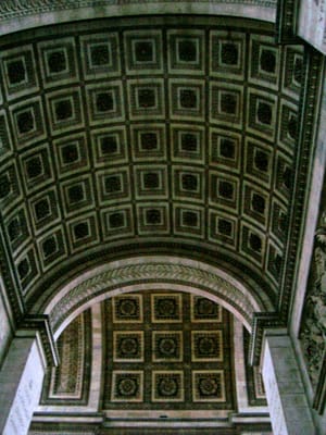 Arc de Triomphe by null