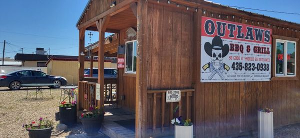 Outlaws BBQ & Grill