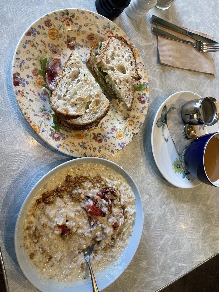 MACHINE LAUNDRY CAFE Updated October 2024 47 Photos & 32 Reviews 12 Salamanca Sq, Hobart