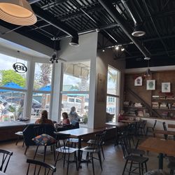 Amavida Coffee Roasters - Inside area