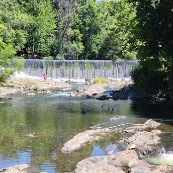 The Roundhouse Hotel - Fishkill Overlook Falls. Lunch with a view. - New American Near Me - Beacon, New York