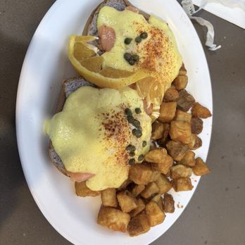 Eggs 'n Things - Waikiki Beach Eggspress - Smoked Salmon Eggs Benedict on Taro Roll - Breakfast & Brunch Near Me - Honolulu, Hawaii